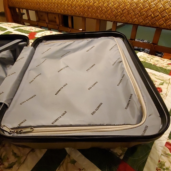 SUITCASE - Picture 6 of 8